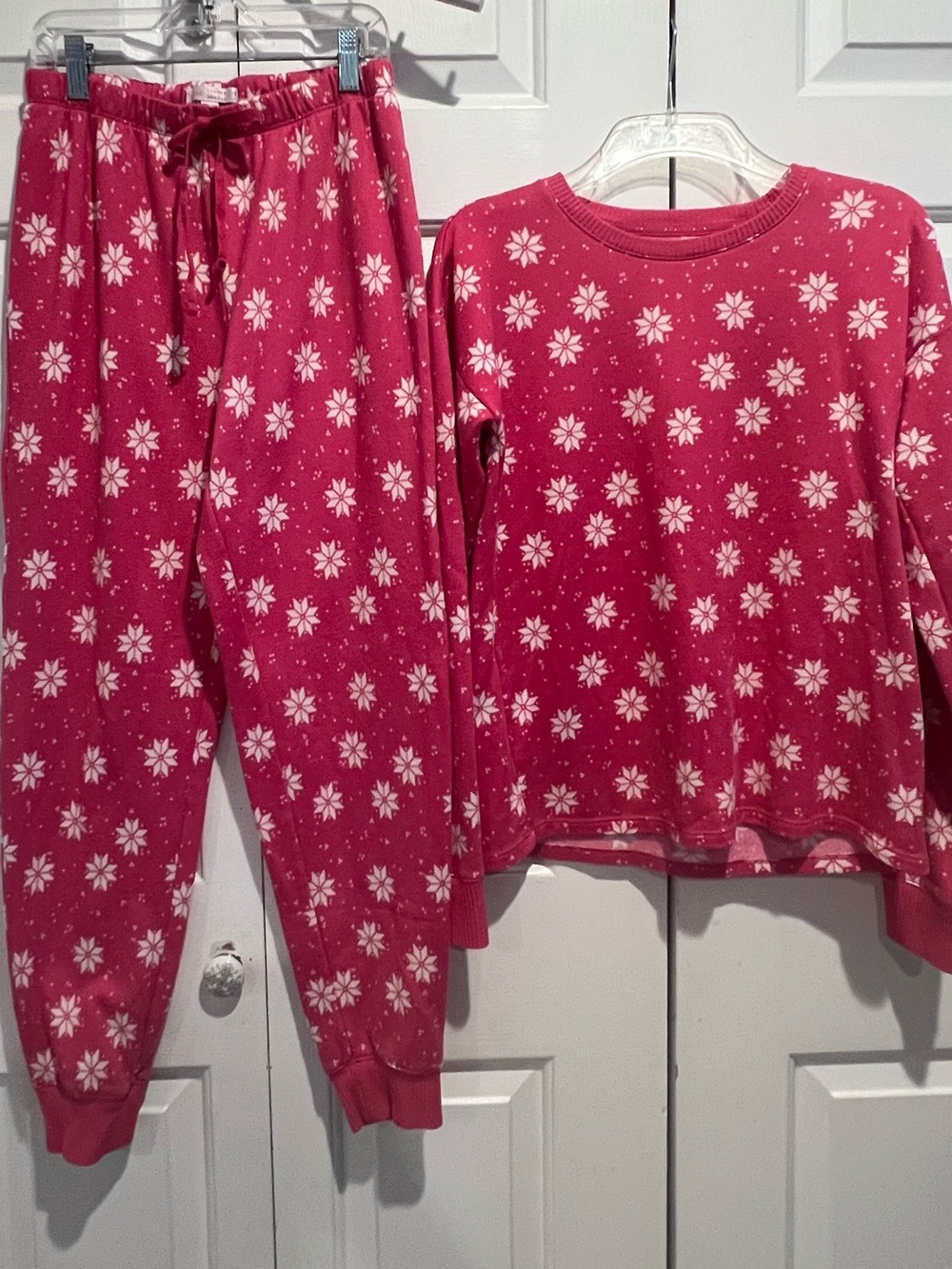 2 Pc PJ Set🩷Pink Snowflake Pajama Set, Long Sleeve Top & Joggers